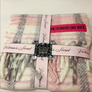Victoria’s Secret Plush Plaid Scarf